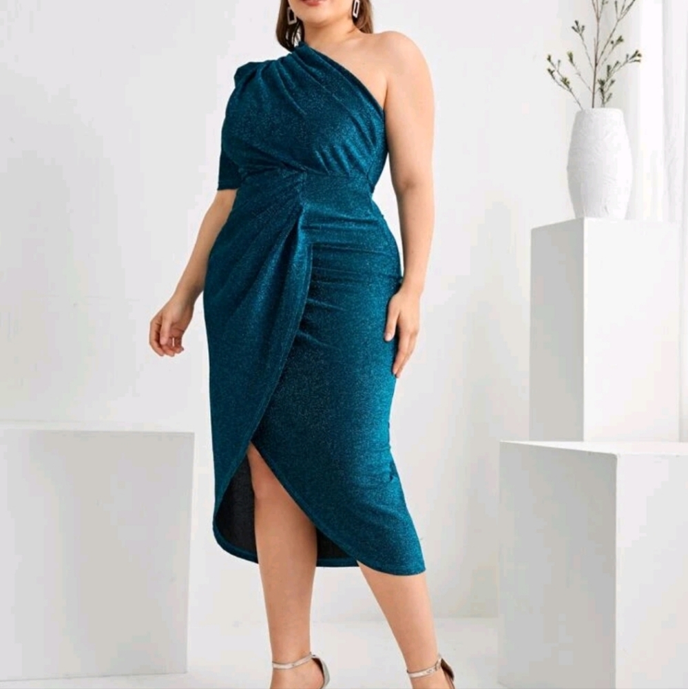 SHEIN PLUS-SIZE Shoulder Ruched Asymmetrical Hem Glitter Dress
